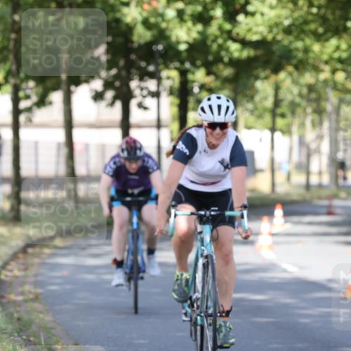11.08.2024 - GEWOBA Citytriathlon Bremen H.Heesch http://msf.ph/oto/6768220 11.08.2024 10:22:49 Radfahren 26, 47, 48, 94, 102 meine-sportfotos.de