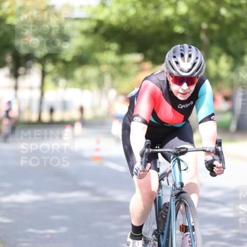 11.08.2024 - GEWOBA Citytriathlon Bremen H.Heesch http://msf.ph/oto/6768344 11.08.2024 10:40:48 Radfahren 32, 49, 55, 69, 80, 98, 109 meine-sportfotos.de