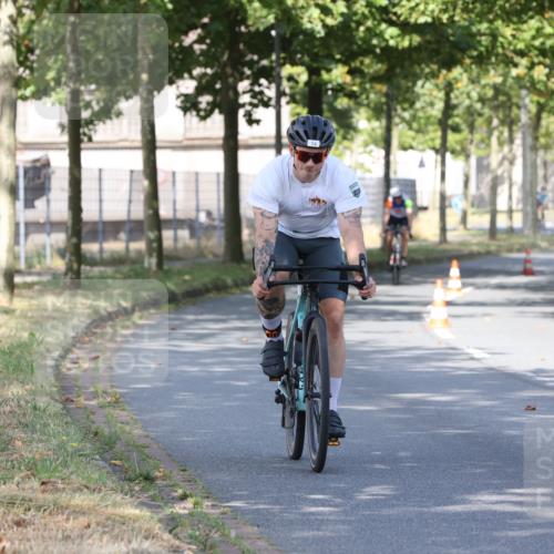 11.08.2024 - GEWOBA Citytriathlon Bremen H.Heesch http://msf.ph/oto/6768411 11.08.2024 10:23:37 Radfahren 15, 32, 35, 38, 49, 74, 84 meine-sportfotos.de