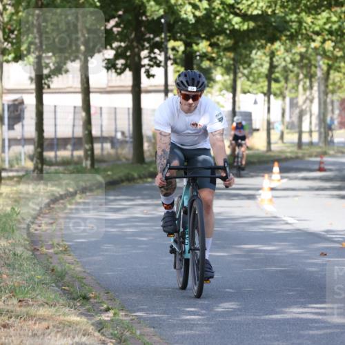 11.08.2024 - GEWOBA Citytriathlon Bremen H.Heesch http://msf.ph/oto/6768413 11.08.2024 10:23:37 Radfahren 15, 32, 35, 38, 49, 74, 84 meine-sportfotos.de