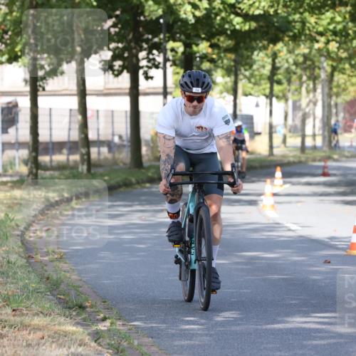 11.08.2024 - GEWOBA Citytriathlon Bremen H.Heesch http://msf.ph/oto/6768415 11.08.2024 10:23:37 Radfahren 15, 32, 35, 38, 49, 74, 84 meine-sportfotos.de