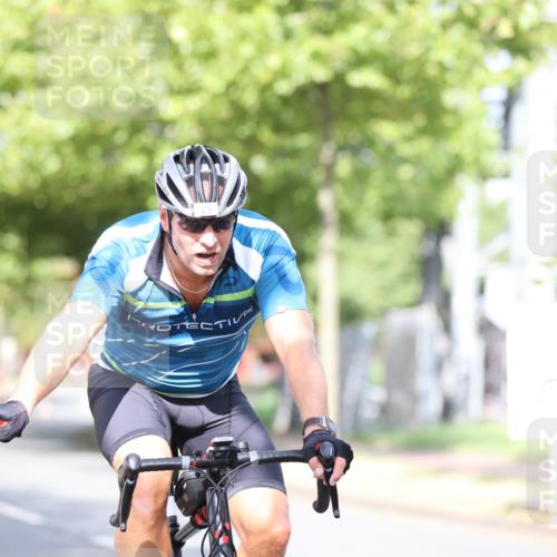 11.08.2024 - GEWOBA Citytriathlon Bremen H.Heesch http://msf.ph/oto/6768607 11.08.2024 10:41:10 Radfahren 15, 34, 69, 84 meine-sportfotos.de