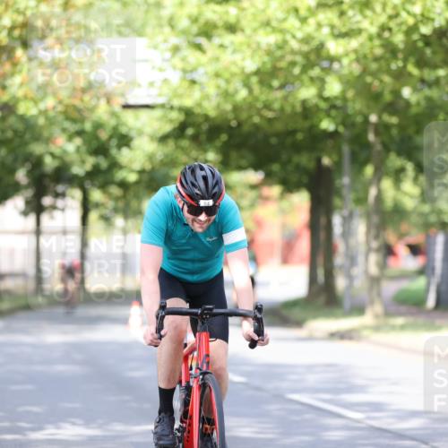 11.08.2024 - GEWOBA Citytriathlon Bremen H.Heesch http://msf.ph/oto/6768636 11.08.2024 10:41:15 Radfahren 15, 34, 84 meine-sportfotos.de