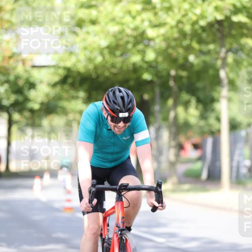 11.08.2024 - GEWOBA Citytriathlon Bremen H.Heesch http://msf.ph/oto/6768649 11.08.2024 10:41:15 Radfahren 15, 34, 84 meine-sportfotos.de