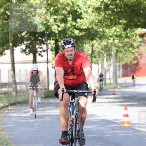 11.08.2024 - GEWOBA Citytriathlon Bremen H.Heesch http://msf.ph/oto/6768688 11.08.2024 10:24:04 Radfahren 17, 21, 23, 33, 37, 44, 50, 51, 70, 80, 101, 116 meine-sportfotos.de