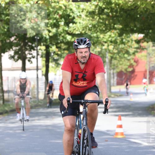 11.08.2024 - GEWOBA Citytriathlon Bremen H.Heesch http://msf.ph/oto/6768700 11.08.2024 10:24:04 Radfahren 17, 21, 23, 33, 37, 44, 50, 51, 70, 80, 101, 116 meine-sportfotos.de