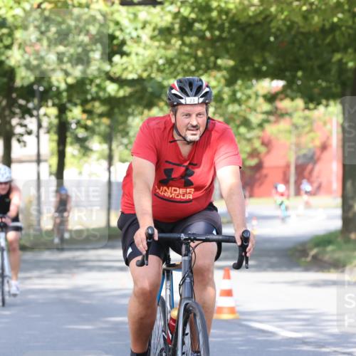 11.08.2024 - GEWOBA Citytriathlon Bremen H.Heesch http://msf.ph/oto/6768708 11.08.2024 10:24:04 Radfahren 17, 21, 23, 33, 37, 44, 50, 51, 70, 80, 101, 116 meine-sportfotos.de
