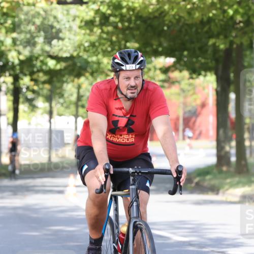 11.08.2024 - GEWOBA Citytriathlon Bremen H.Heesch http://msf.ph/oto/6768714 11.08.2024 10:24:04 Radfahren 17, 21, 23, 33, 37, 44, 50, 51, 70, 80, 101, 116 meine-sportfotos.de