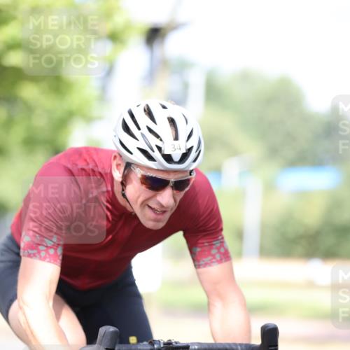 11.08.2024 - GEWOBA Citytriathlon Bremen H.Heesch http://msf.ph/oto/6768737 11.08.2024 10:41:20 Radfahren 15, 34, 84 meine-sportfotos.de