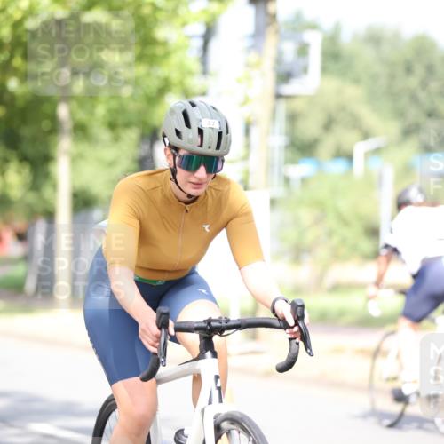 11.08.2024 - GEWOBA Citytriathlon Bremen H.Heesch http://msf.ph/oto/6768780 11.08.2024 10:41:37 Radfahren 7, 35, 47, 110 meine-sportfotos.de