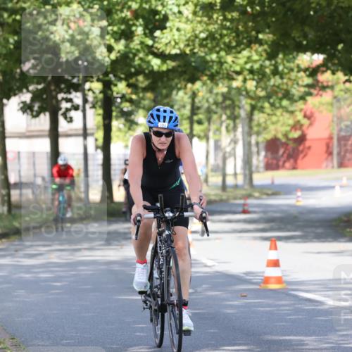 11.08.2024 - GEWOBA Citytriathlon Bremen H.Heesch http://msf.ph/oto/6768785 11.08.2024 10:24:10 Radfahren 23, 33, 37, 44, 51, 80, 101, 116 meine-sportfotos.de