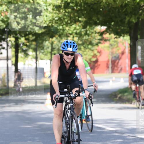 11.08.2024 - GEWOBA Citytriathlon Bremen H.Heesch http://msf.ph/oto/6768807 11.08.2024 10:24:10 Radfahren 23, 33, 37, 44, 51, 80, 101, 116 meine-sportfotos.de