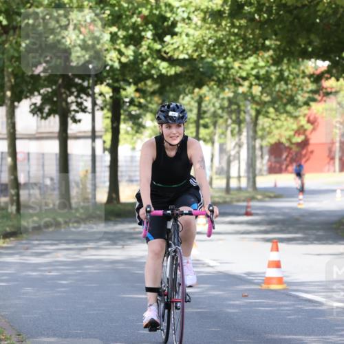 11.08.2024 - GEWOBA Citytriathlon Bremen H.Heesch http://msf.ph/oto/6768892 11.08.2024 10:24:17 Radfahren 2, 33, 44, 80, 88, 101, 116 meine-sportfotos.de