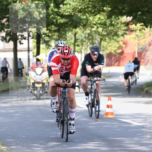 11.08.2024 - GEWOBA Citytriathlon Bremen H.Heesch http://msf.ph/oto/6769015 11.08.2024 10:24:36 Radfahren 2, 18, 67, 68, 88 meine-sportfotos.de