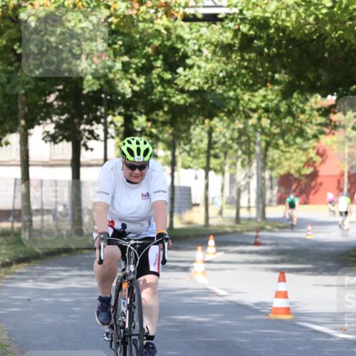 11.08.2024 - GEWOBA Citytriathlon Bremen H.Heesch http://msf.ph/oto/6769058 11.08.2024 10:25:31 Radfahren 13, 28, 83, 111 meine-sportfotos.de