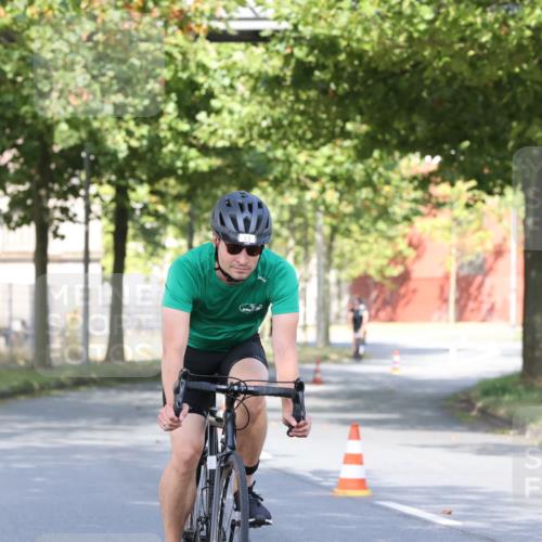 11.08.2024 - GEWOBA Citytriathlon Bremen H.Heesch http://msf.ph/oto/6769143 11.08.2024 10:25:42 Radfahren 12, 13, 93, 111 meine-sportfotos.de
