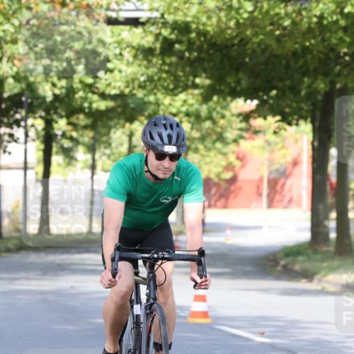 11.08.2024 - GEWOBA Citytriathlon Bremen H.Heesch http://msf.ph/oto/6769152 11.08.2024 10:25:42 Radfahren 12, 13, 93, 111 meine-sportfotos.de
