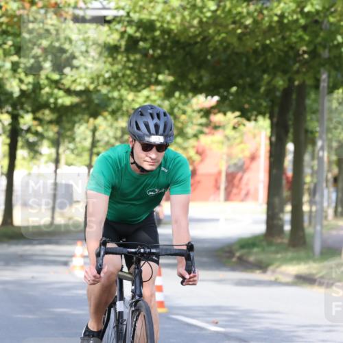 11.08.2024 - GEWOBA Citytriathlon Bremen H.Heesch http://msf.ph/oto/6769157 11.08.2024 10:25:42 Radfahren 12, 13, 93, 111 meine-sportfotos.de