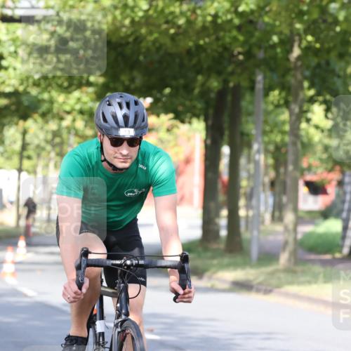 11.08.2024 - GEWOBA Citytriathlon Bremen H.Heesch http://msf.ph/oto/6769167 11.08.2024 10:25:42 Radfahren 12, 13, 93, 111 meine-sportfotos.de