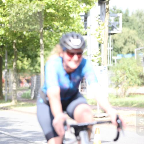 11.08.2024 - GEWOBA Citytriathlon Bremen H.Heesch http://msf.ph/oto/6769431 11.08.2024 10:42:48 Radfahren 18, 21, 67, 68, 70, 88 meine-sportfotos.de