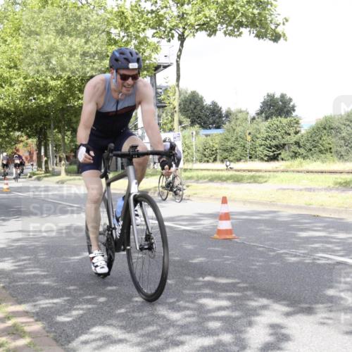 11.08.2024 - GEWOBA Citytriathlon Bremen H.Heesch http://msf.ph/oto/6769463 11.08.2024 11:45:03 Radfahren 763, 827, 916, 927, 956, 964, 973, 996, 1030 meine-sportfotos.de