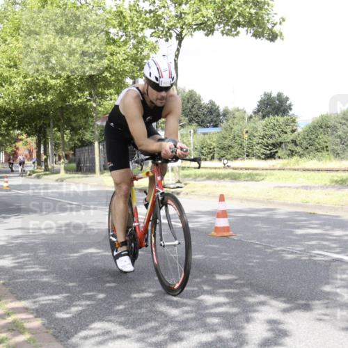 11.08.2024 - GEWOBA Citytriathlon Bremen H.Heesch http://msf.ph/oto/6769468 11.08.2024 11:45:06 Radfahren 827, 916, 927, 956, 964, 973, 996, 1030 meine-sportfotos.de