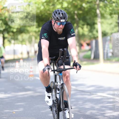 11.08.2024 - GEWOBA Citytriathlon Bremen H.Heesch http://msf.ph/oto/6769494 11.08.2024 10:42:55 Radfahren 18, 21, 67, 70, 88, 101, 116 meine-sportfotos.de