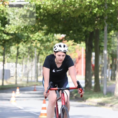 11.08.2024 - GEWOBA Citytriathlon Bremen H.Heesch http://msf.ph/oto/6769559 11.08.2024 10:28:29 Radfahren 53, 89, 90 meine-sportfotos.de