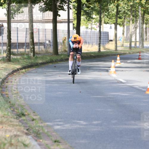 11.08.2024 - GEWOBA Citytriathlon Bremen H.Heesch http://msf.ph/oto/6769578 11.08.2024 10:29:48 Radfahren 72 meine-sportfotos.de