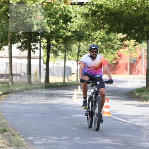11.08.2024 - GEWOBA Citytriathlon Bremen H.Heesch http://msf.ph/oto/6769654 11.08.2024 10:30:28 Radfahren 19 meine-sportfotos.de
