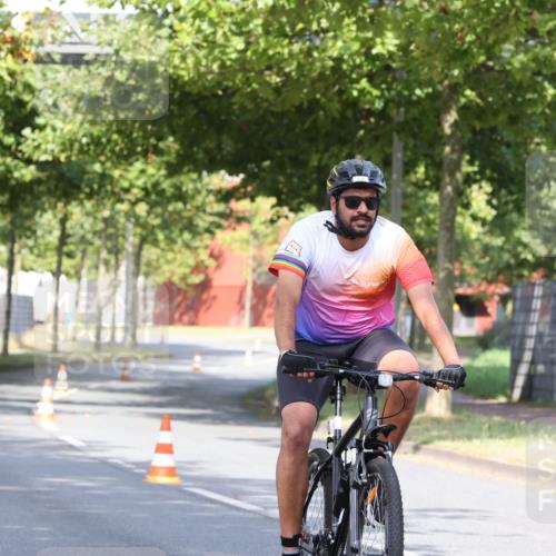 11.08.2024 - GEWOBA Citytriathlon Bremen H.Heesch http://msf.ph/oto/6769676 11.08.2024 10:30:29 Radfahren 19 meine-sportfotos.de