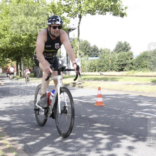 11.08.2024 - GEWOBA Citytriathlon Bremen H.Heesch http://msf.ph/oto/6769677 11.08.2024 11:49:59 Radfahren 785, 796, 862, 881, 979 meine-sportfotos.de