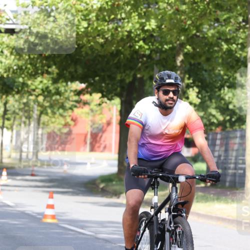 11.08.2024 - GEWOBA Citytriathlon Bremen H.Heesch http://msf.ph/oto/6769687 11.08.2024 10:30:29 Radfahren 19 meine-sportfotos.de