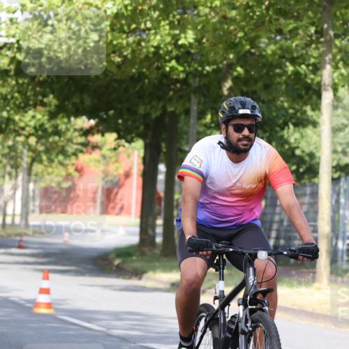11.08.2024 - GEWOBA Citytriathlon Bremen H.Heesch http://msf.ph/oto/6769693 11.08.2024 10:30:29 Radfahren 19 meine-sportfotos.de