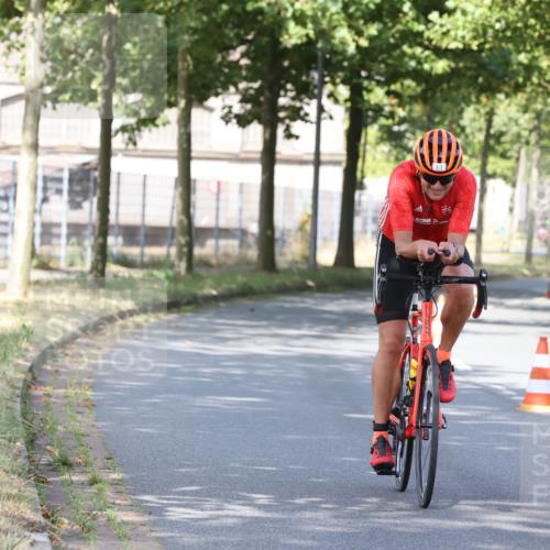 11.08.2024 - GEWOBA Citytriathlon Bremen H.Heesch http://msf.ph/oto/6769699 11.08.2024 10:32:33 Radfahren 63 meine-sportfotos.de