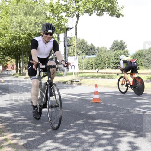 11.08.2024 - GEWOBA Citytriathlon Bremen H.Heesch http://msf.ph/oto/6769734 11.08.2024 11:51:04 Radfahren 742, 812, 892, 908, 934 meine-sportfotos.de