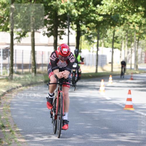 11.08.2024 - GEWOBA Citytriathlon Bremen H.Heesch http://msf.ph/oto/6769767 11.08.2024 10:33:09 Radfahren 46, 85 meine-sportfotos.de