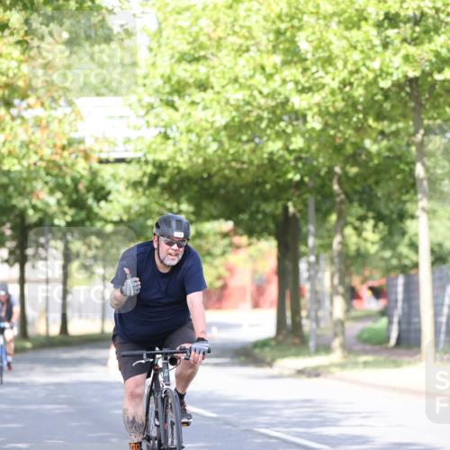 11.08.2024 - GEWOBA Citytriathlon Bremen H.Heesch http://msf.ph/oto/6769820 11.08.2024 10:43:36 Radfahren 2, 6, 17, 108 meine-sportfotos.de