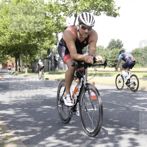 11.08.2024 - GEWOBA Citytriathlon Bremen H.Heesch http://msf.ph/oto/6769822 11.08.2024 11:52:53 Radfahren 917, 987, 1005 meine-sportfotos.de