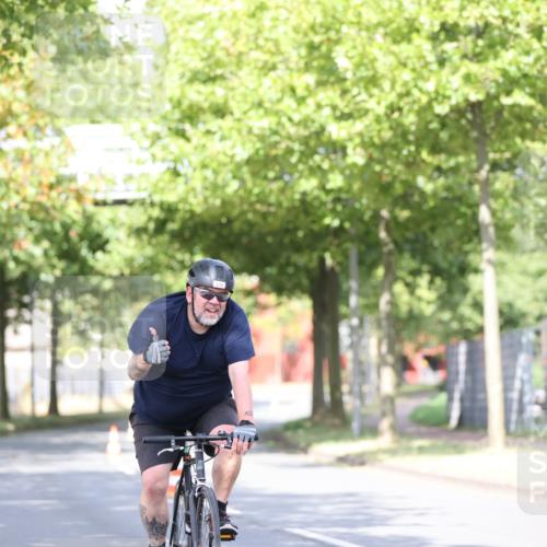 11.08.2024 - GEWOBA Citytriathlon Bremen H.Heesch http://msf.ph/oto/6769826 11.08.2024 10:43:37 Radfahren 2, 6, 17, 108 meine-sportfotos.de