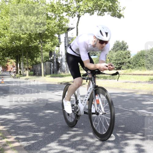 11.08.2024 - GEWOBA Citytriathlon Bremen H.Heesch http://msf.ph/oto/6769836 11.08.2024 11:53:30 Radfahren 788, 844, 999, 1009 meine-sportfotos.de