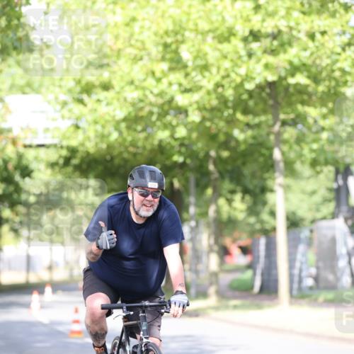 11.08.2024 - GEWOBA Citytriathlon Bremen H.Heesch http://msf.ph/oto/6769843 11.08.2024 10:43:37 Radfahren 2, 6, 17, 108 meine-sportfotos.de