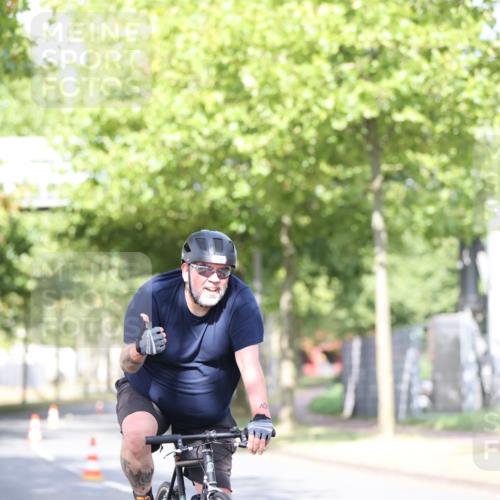 11.08.2024 - GEWOBA Citytriathlon Bremen H.Heesch http://msf.ph/oto/6769848 11.08.2024 10:43:37 Radfahren 2, 6, 17, 108 meine-sportfotos.de