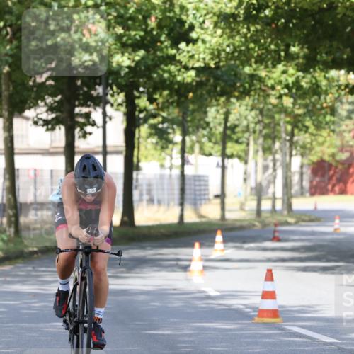 11.08.2024 - GEWOBA Citytriathlon Bremen H.Heesch http://msf.ph/oto/6769856 11.08.2024 10:34:28 Radfahren 105 meine-sportfotos.de