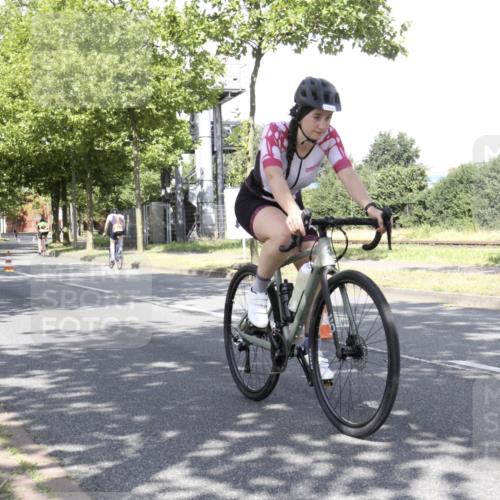 11.08.2024 - GEWOBA Citytriathlon Bremen H.Heesch http://msf.ph/oto/6769858 11.08.2024 11:54:02 Radfahren 804, 969, 1000 meine-sportfotos.de
