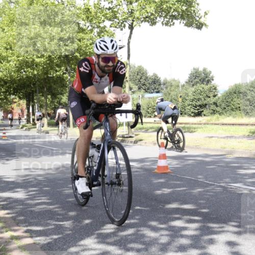 11.08.2024 - GEWOBA Citytriathlon Bremen H.Heesch http://msf.ph/oto/6769864 11.08.2024 11:54:09 Radfahren 804, 856, 969, 1000 meine-sportfotos.de