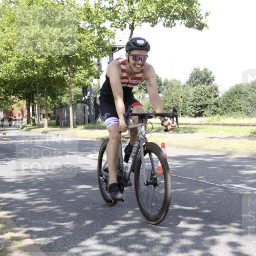 11.08.2024 - GEWOBA Citytriathlon Bremen H.Heesch http://msf.ph/oto/6769868 11.08.2024 11:54:14 Radfahren 804, 856, 969 meine-sportfotos.de
