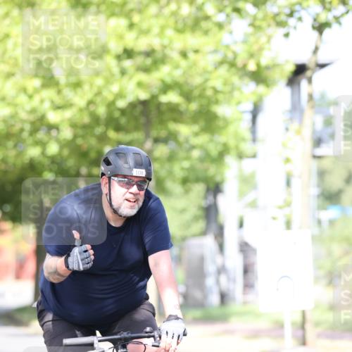 11.08.2024 - GEWOBA Citytriathlon Bremen H.Heesch http://msf.ph/oto/6769869 11.08.2024 10:43:37 Radfahren 2, 6, 17, 108 meine-sportfotos.de