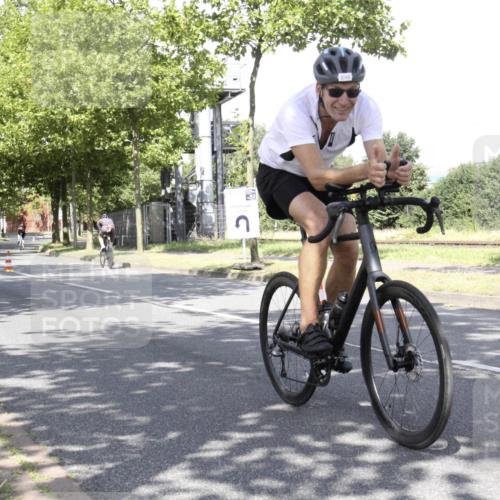 11.08.2024 - GEWOBA Citytriathlon Bremen H.Heesch http://msf.ph/oto/6769877 11.08.2024 11:54:35 Radfahren 831, 840, 898, 961, 1011 meine-sportfotos.de