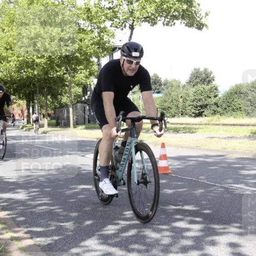 11.08.2024 - GEWOBA Citytriathlon Bremen H.Heesch http://msf.ph/oto/6769880 11.08.2024 11:54:39 Radfahren 831, 840, 850, 898, 961, 1011 meine-sportfotos.de